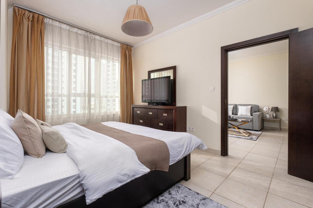 Premium At The Marina Quays West *